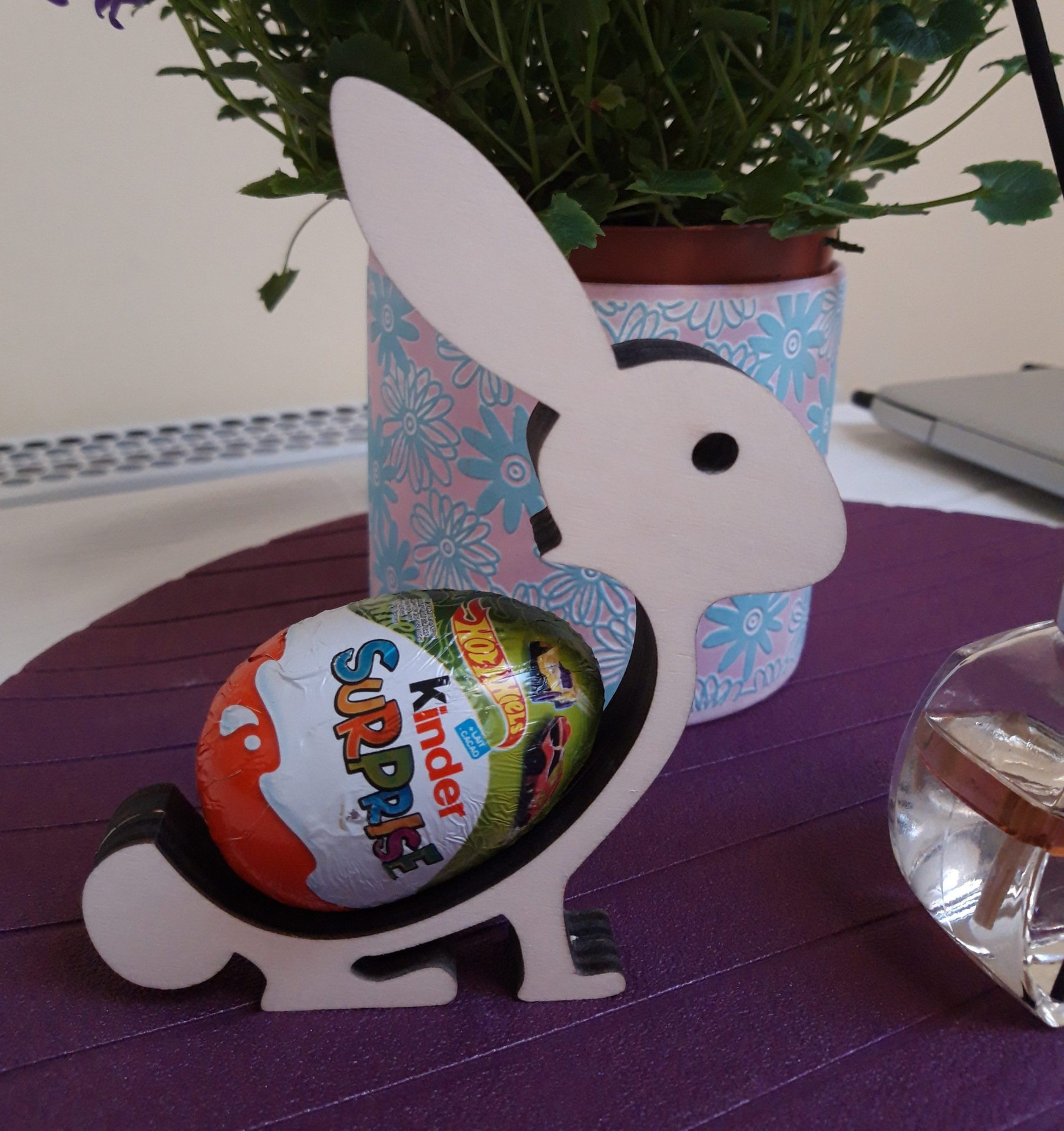 3. Velikonočni zajček s pisanko